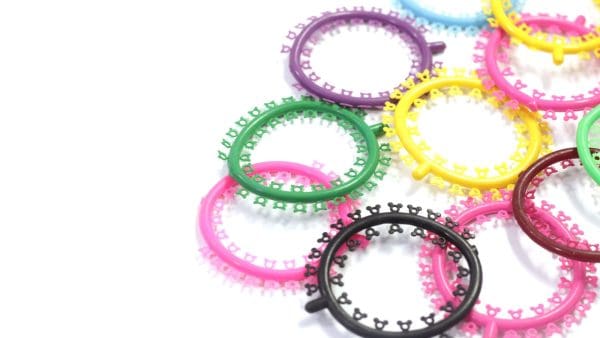 Rings of colored elastic power chain, the material used in power chain braces