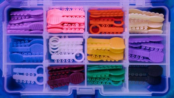 Organizer of colored orthodontic elastics and separators, the spacers for teeth placed before bands