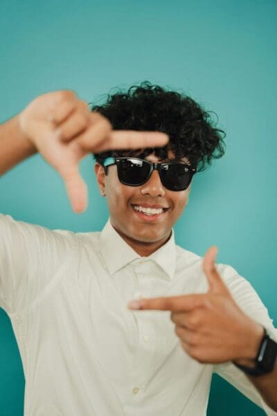 tooth-by-tooth-orthodontics-tooth-by-tooth-dr-patel-clear-aligners-boy-patient-with-sunglasses