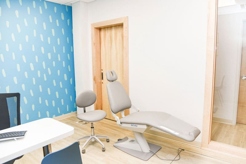 tooth-by-tooth-orthodontics-tooth-by-tooth-our-office-interior-patient-examination-chair-room-card
